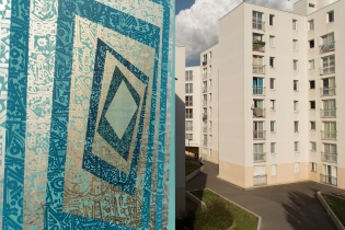  3 eme edition de la Street art Avenue, sur les bords du canal de Saint Denis-Aubervilliers. Ici, l'oeuvre de Tarek Benaoum, 132 rue Danielle Casanova, Saint Denis.