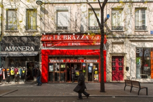  Zones commerciales. Rue Gabriel Peri dans le centre de Saint denis. Avril 2017.